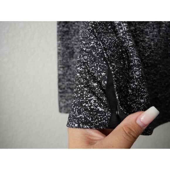 Lululemon Vinyasa Wrap Scarf Black White Print One Size Convertible Neck Warmer - Picture 3 of 8